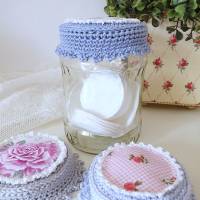 Deckelhaube Deckelbezug Glashaube Abdeckhaube in taubenblau rosa und weiß mit kleinen Rosen, Deckchen Handarbeit Bild 4