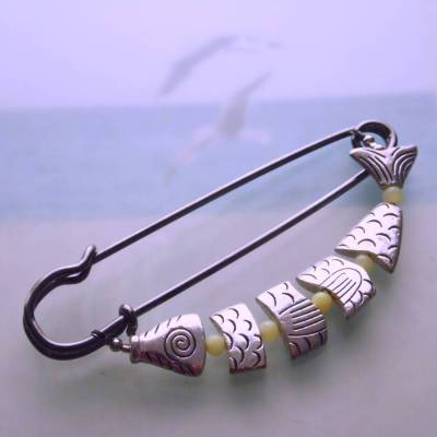 große Schalnadel Silber Fisch - Kiltnadel mit Gliederfisch und Jade oder Blau Varianten N10-G-2