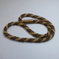 Halskette - braun zartcreme kupfer - Häkelkette - Spiralmuster  - Perlenkette - Glasperlen gehäkelt - Häkelschmuck Bild 3