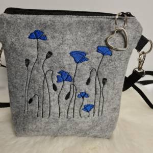 Kleine Handtasche Mohnblume  grau blau Umhängetasche Blume  Tasche mit Anhänger Bild 2