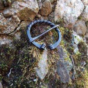 Ringfibel aus Eisen geschmiedet, Gewandschließe Wikinger, LARP, Mittelalter Bild 6