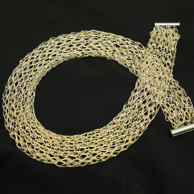 gestrickte bicolor Damen-Halskette aus Silber- und 24ct vergoldetem  Draht - bcd manufaktur