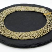 gestrickte bicolor Damen-Halskette aus Silber- und 24ct vergoldetem  Draht - bcd manufaktur Bild 5