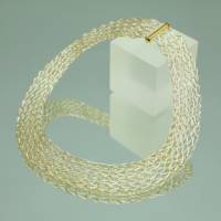 gestrickte bicolor Damen-Halskette aus Silber- und 24ct vergoldetem  Draht - bcd manufaktur Bild 6