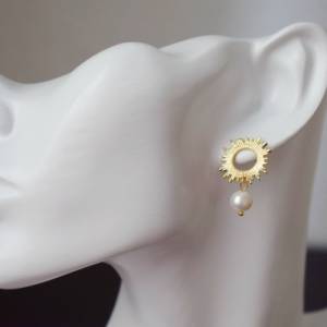 Sonnen Ohrstecker, Süßwasserperlen Ohrringe, Perlen vergoldete Ohrringe, Kreis Ohrringe, Art déco Schmuck, Sonnenstrahle Bild 6