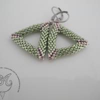 Ohrhänger aus winzigen Glasperlen Dreieck in der Trendfarbe grün mit silber Bild 2