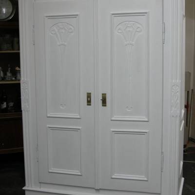 Berliner Jugendstilschrank um 1910 im Shabby Chic – Antiker Schrank zerlegbar, restauriert & individuell