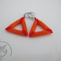 Ohrhänger aus winzigen Glasperlen Dreieck in der Trendfarbe orange mit rot Bild 1