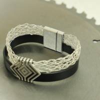 Leder, Silberdraht und Silberspacer - ein breites Armband mit dem besonderen Charme Bild 1