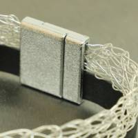 Leder, Silberdraht und Silberspacer - ein breites Armband mit dem besonderen Charme Bild 2