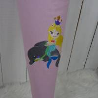 Schultüte, Zuckertüte, Meerjungfrau auf Delfin auf Wunsch mit Namen und Einschulungstag bestickt  70 cm Länge Bild 6