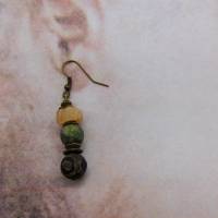 Wikinger Ohrring, einzelner Ohrhänger mit antiker Metallperle, geätztem Achat und Quarz Bild 6