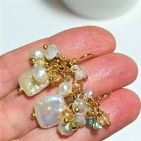 Ohrringe Perlen Keshi mit Traube aus Edelsteinmix handmade Brautschmuck pastell cluster Bild 3