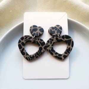 Große Herz Ohrringe Leoparden Look, Statementohrringe aus Polymer Clay im Animal Print Design Bild 5