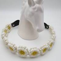 Stirnband / Stirnriemen für Pferde in breiter Blümchenoptik Weiß mit gelben Perlen Bild 5