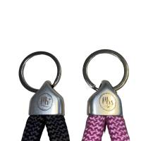 Zwei Schlüsselanhänger, Mr. und Mrs. zur Hochzeit, schwarz und altrosa, handgefertigt der Marke AlsterStruppi Bild 4