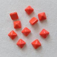 10 Pyramidenperlen orange opak, zwei Fädellöcher, bead studs Bild 1