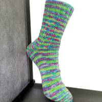Socken aus meiner handgefärbten Wolle in Größe 39/41, mit Bambus, Türkis, Pink, Grün Bild 1