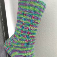 Socken aus meiner handgefärbten Wolle in Größe 39/41, mit Bambus, Türkis, Pink, Grün Bild 3