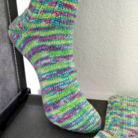 Socken aus meiner handgefärbten Wolle in Größe 39/41, mit Bambus, Türkis, Pink, Grün Bild 4