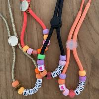 Kitsch Candy Laces - Armbänder in Schnürsenkel-Optik mit bunten Perlen und Schriftzug Bild 4