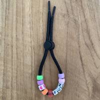 Kitsch Candy Laces - Armbänder in Schnürsenkel-Optik mit bunten Perlen und Schriftzug Bild 5
