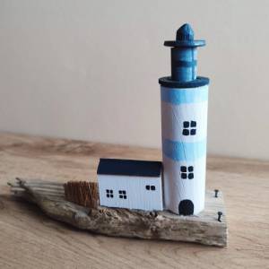 Miniatur Holzhaus auf Treibholz, Miniatur Leuchtturm, Handmade! Holzdeko, Miniatur Holz Deko, rustikales Cottage, Miniat Bild 4