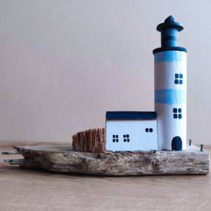 Miniatur Holzhaus auf Treibholz, Miniatur Leuchtturm, Handmade! Holzdeko, Miniatur Holz Deko, rustikales Cottage, Miniat Bild 6