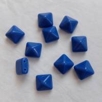 10 Pyramidenperlen blau opak, zwei Fädellöcher, bead studs Bild 1