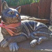Bildschöne gestreifte Katze aus Keramik Bild 3