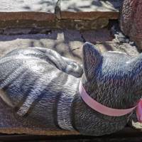 Bildschöne gestreifte Katze aus Keramik Bild 4