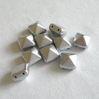 10 Pyramidenperlen silber matt, zwei Fädellöcher, bead studs Bild 1
