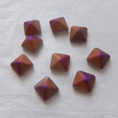 10 Pyramidenperlen kristall sliperit matt, zwei Fädellöcher, bead studs