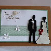 Edle Hochzeitskarte mit Brautpaar und Spitze, Perlen und Blüten Bild 4