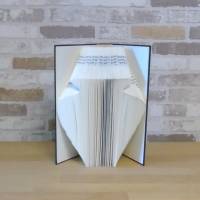 gefaltetes Buch - Buchvase konisch // Dekoration // Vase aus einem Buch // Geschenk // Buchdeko // Buchkunst Bild 1