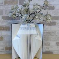 gefaltetes Buch - Buchvase konisch // Dekoration // Vase aus einem Buch // Geschenk // Buchdeko // Buchkunst Bild 5