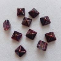 10 Pyramidenperlen magic red brown, zwei Fädellöcher, bead studs Bild 1