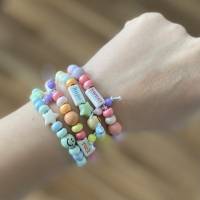 Kitsch Candy Elastics - Elastische Armbänder mit knallbunten Perlen, Smileys und Schriftzug Bild 10