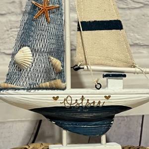 Maritimer Segelboot Holz in weiß blau, inklusive Wunschgravur, personalisiert, Boot mit Gravur, Deko Bad, Dekoration Hol Bild 2