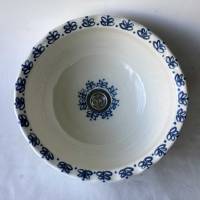 Leicht ovales Waschbecken /weiß/creme/blau mit gemalter Bordüre   Ø 34/32 cm Höhe 15 cm Bild 1