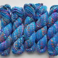 100 g Strang Candy Silk Yarn, Maulbeerseide, Bouretteseide, blau-bunt, 90 m Bild 1
