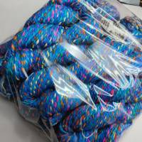 100 g Strang Candy Silk Yarn, Maulbeerseide, Bouretteseide, blau-bunt, 90 m Bild 3