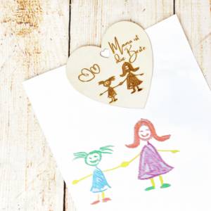 Muttertag, Zeichnung vom Kind graviert, Holzanhänger für Geschenke oder Blumenstrauß Bild 5