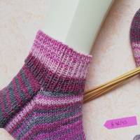 Wollsocken, Sneaker, handgestrickte Socken, Gr 42/43  gestrickte Socken, mit Baumwolle, in Lilatönen Bild 3