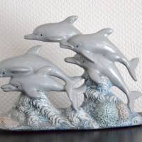 Delphingruppe aus Keramik Bild 3