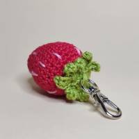 Süße gehäkelte Erdbeere, Amigurumi Erdbeere, Kawaii Erdbeere, Erdbeer Schlüsselanhänger, Amigurumi, Glücksbringer Bild 5