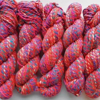 100 g Strang Candy Silk Yarn, Maulbeerseide, Bouretteseide, rot-bunt, 90 m