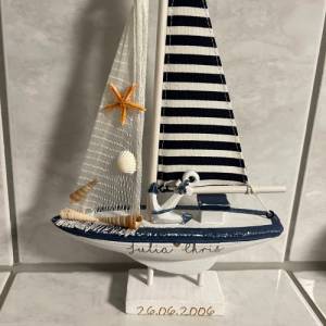 Maritimer Holz Segelboot in weiß blau, inklusive Wunschgravur, personalisiert, Boot mit Gravur, Deko Bad, Dekoration Hol Bild 5