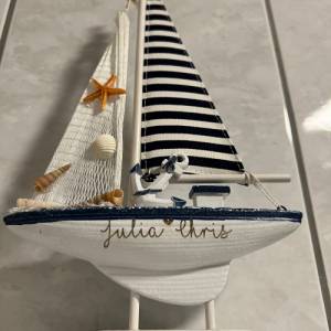 Maritimer Holz Segelboot in weiß blau, inklusive Wunschgravur, personalisiert, Boot mit Gravur, Deko Bad, Dekoration Hol Bild 7