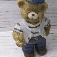 Lausbub Bär Figur mit Baseball Cap -  zum basteln oder dekorieren oder Gutscheine herstellen Bild 1